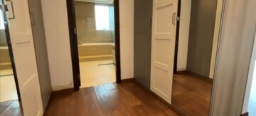 Room in 4 BHK Apartment at Bombay Realty Island City Centre II, Dadar East – for Rent