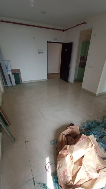 Room in 2 BHK Apartment at Signature Global Prime, Sector 63a – for Rent