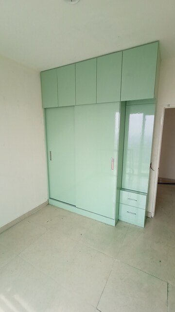 Room in 2 BHK Apartment at Signature Global Prime, Sector 63a – for Rent