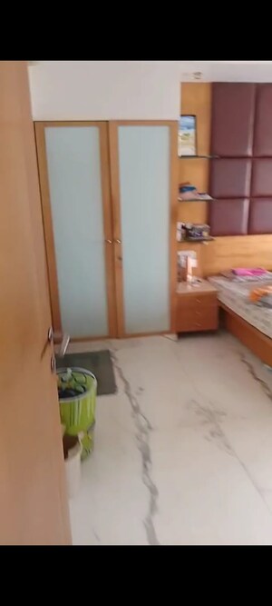 Furnished Amenities in 3 BHK Apartment at Frank Villa Apartment, Vile Parle East – for Rent