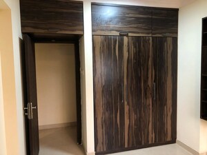 Room in 2 BHK Apartment at Raheja Sherwood, Goregaon East – for Sale