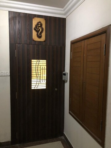 Room in 2 BHK Apartment at Raheja Sherwood, Goregaon East – for Sale