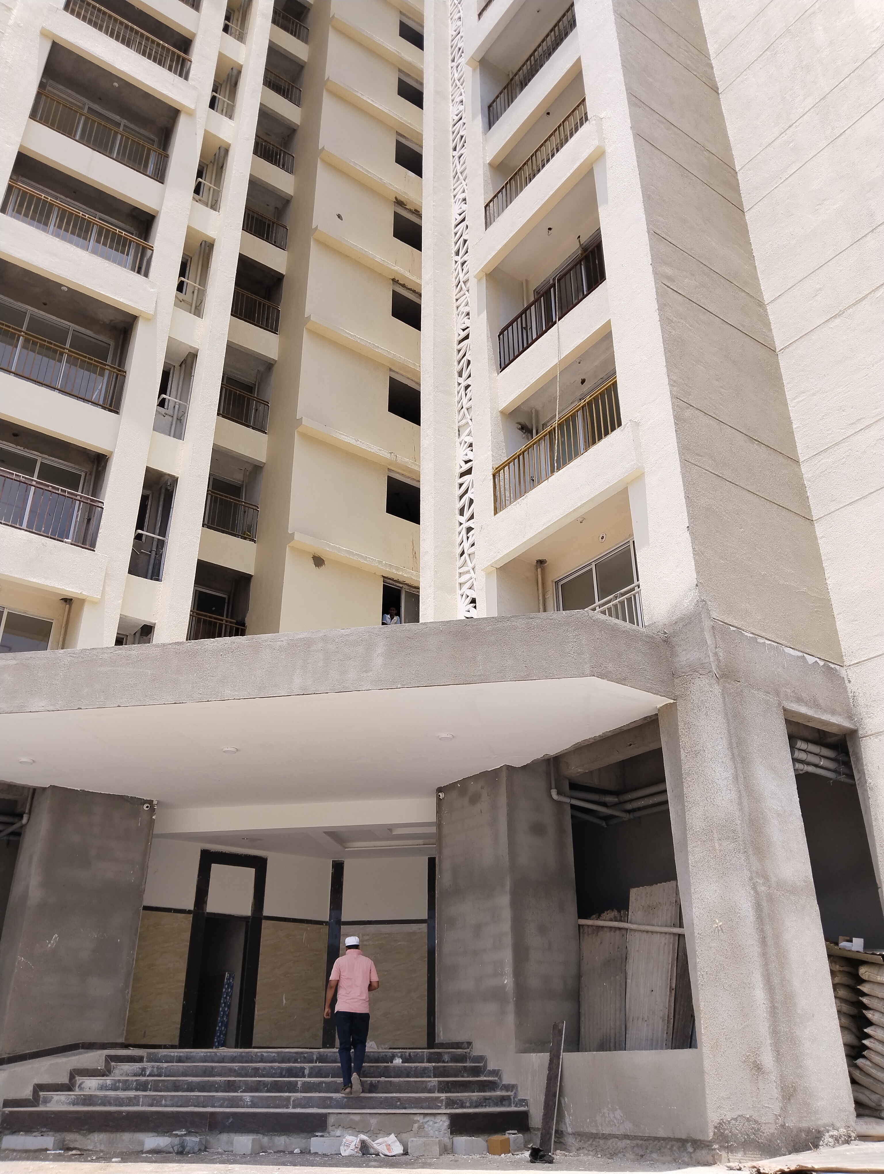 1 BHK 700 Sq.Ft. Apartment in Sahyog Tower