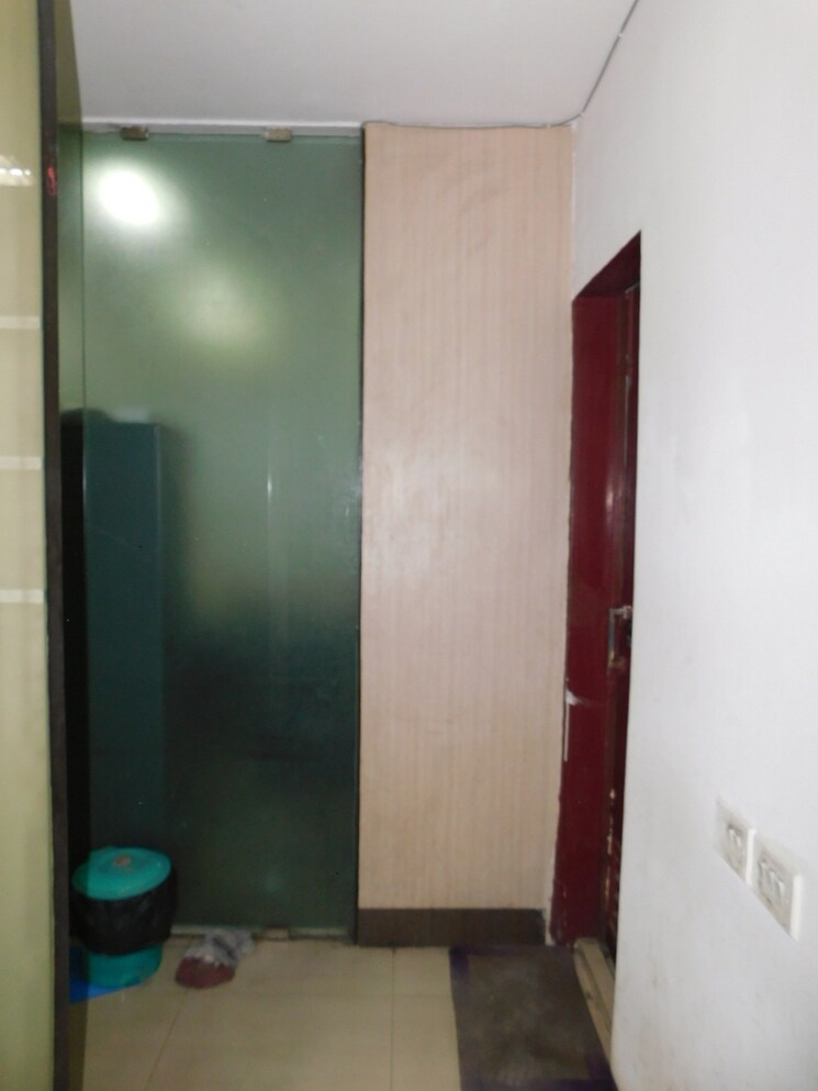 Room, park street Commercial Office Space 1400 Sq.Ft. In Park Street Kolkata 9380148