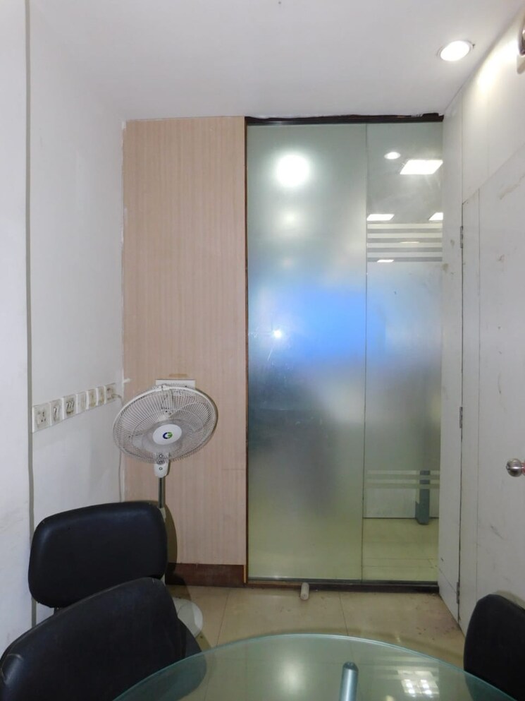 Bathroom, park street Commercial Office Space 1400 Sq.Ft. In Park Street Kolkata 9380148