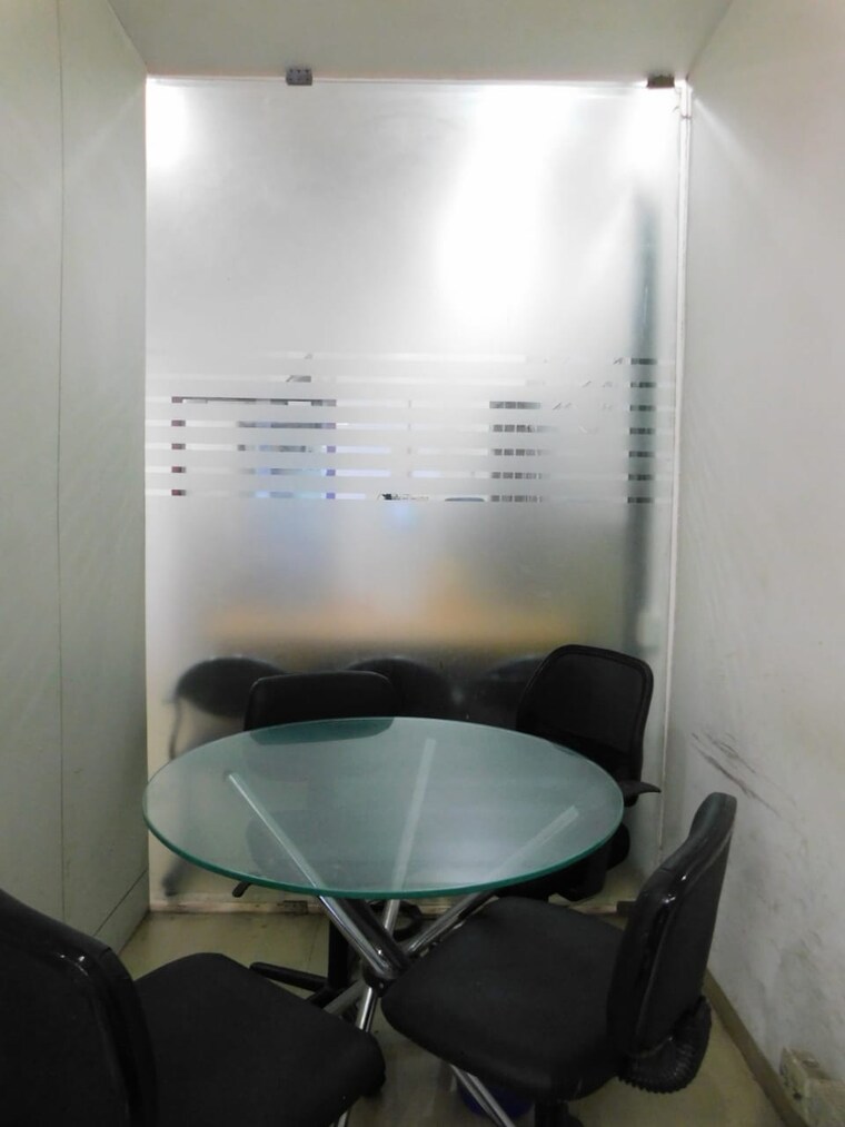 Bathroom, park street Commercial Office Space 1400 Sq.Ft. In Park Street Kolkata 9380148