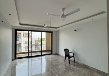 Room in 4 BHK Builder Floor at Dlf City Phase 3 – for Sale
