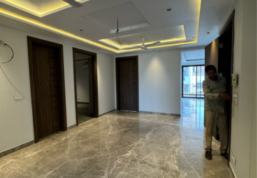 Bedroom in 4 BHK Builder Floor at Dlf City Phase 3 – for Sale