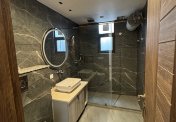 Bathroom in 4 BHK Builder Floor at Dlf City Phase 3 – for Sale