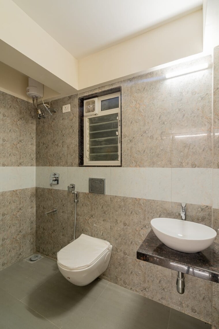 Bathroom, platinum-oceanic 3 Bedroom 1050 Sq.Ft. Apartment In Khar West Mumbai 9380205