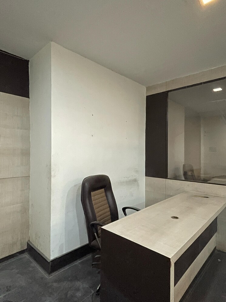 Team Area, park street Commercial Office Space 1380 Sq.Ft. In Park Street Kolkata 9380197