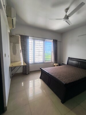 Room in 3.5 BHK Apartment at Amanora Victory Towers, Hadapsar – for Rent