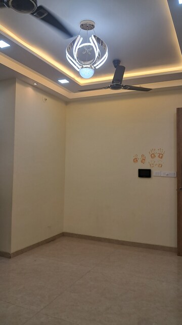 Room in 2 BHK Apartment at Dosti Eastern Bay, Wadala – for Rent