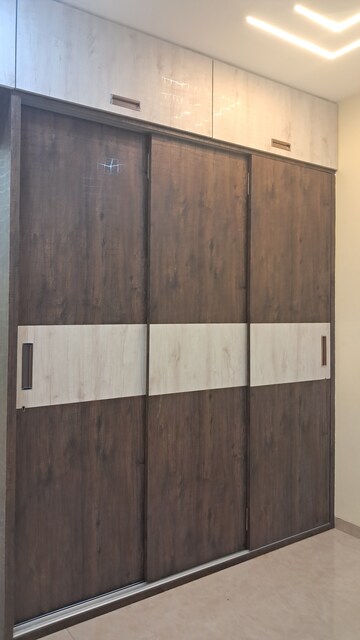 Room in 2 BHK Apartment at Dosti Eastern Bay, Wadala – for Rent