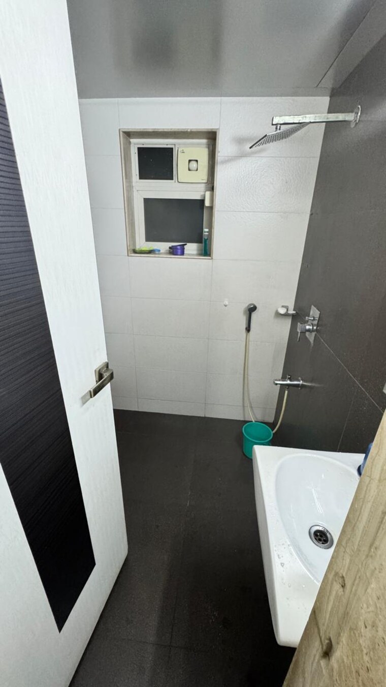 Bathroom, borivali west 2 Bedroom 495 Sq.Ft. Apartment In Borivali West Mumbai 9380403