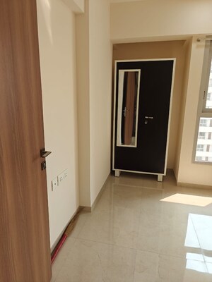 Room in 2 BHK Apartment at Piramal Vaikunth, Balkum Pada – for Rent