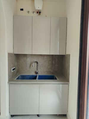 Furnished Amenities in 3 BHK Apartment at Smart World Orchard, Sector 61 – for Rent