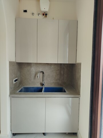 Furnished Amenities in 3 BHK Apartment at Smart World Orchard, Sector 61 – for Rent