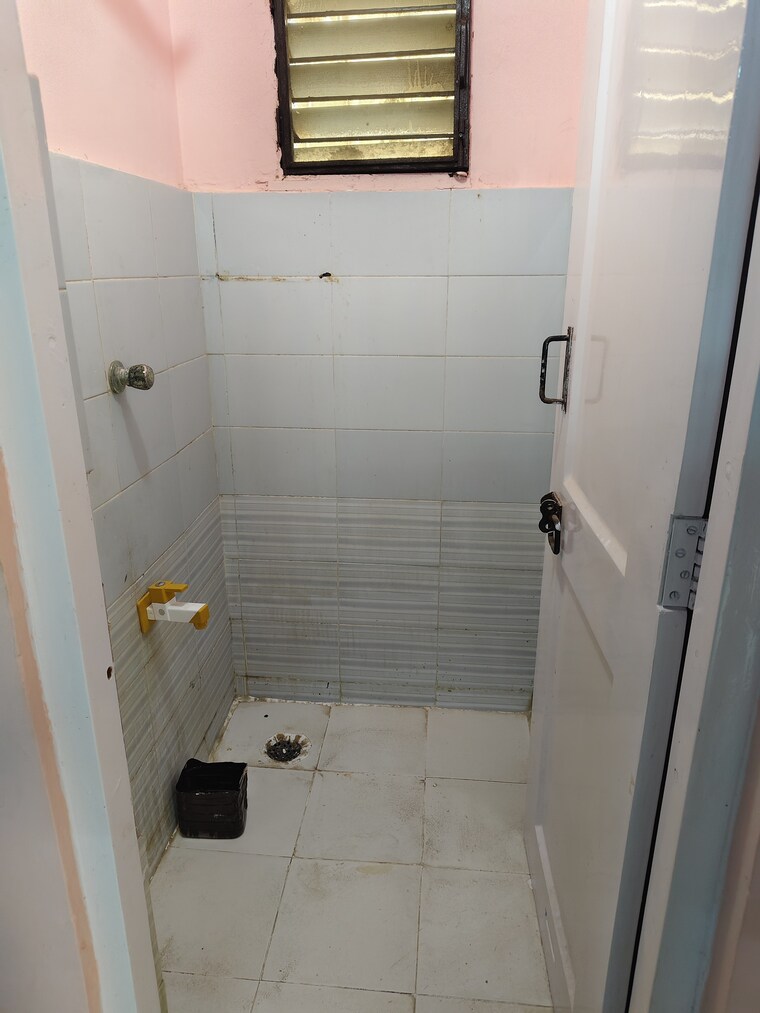 Bathroom, sector 23 dwarka 1 Bedroom 400 Sq.Ft. Apartment In Sector 23 Dwarka Delhi 9380695