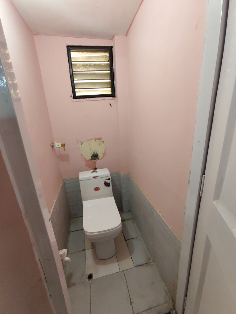 Bathroom, sector 23 dwarka 1 Bedroom 400 Sq.Ft. Apartment In Sector 23 Dwarka Delhi 9380695
