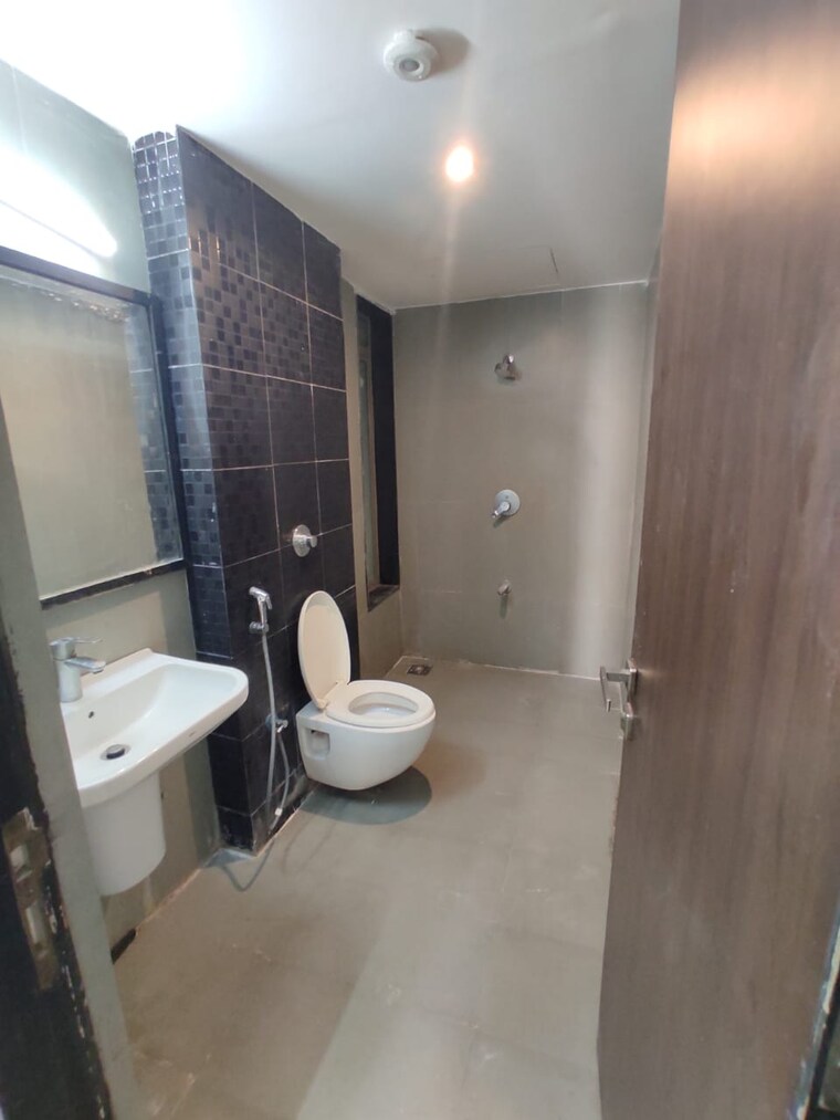 Bathroom, lodha-splendora 2 Bedroom 750 Sq.Ft. Apartment In Ghodbunder Road Thane 9380703
