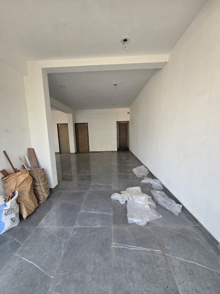 Room, akota Commercial Office Space 1100 Sq.Ft. In Akota Vadodara 9380769