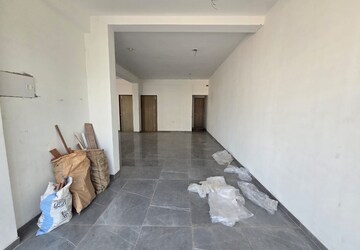 Room in  Office Space at Akota – for Rent