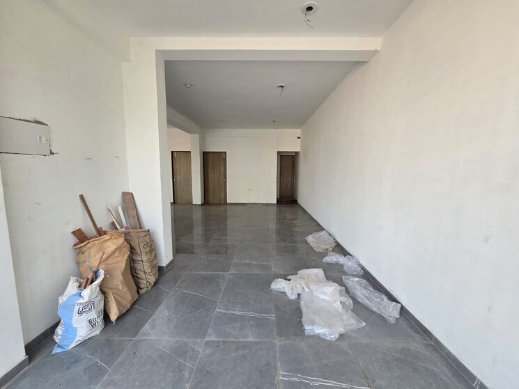 Room, akota Commercial Office Space 1100 Sq.Ft. In Akota Vadodara 9380769