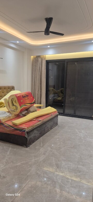 Bedroom in 3 BHK Builder Floor at Super Mart 1, Sector 27 – for Rent