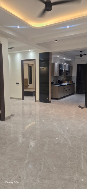 Furnished Amenities in 3 BHK Builder Floor at Super Mart 1, Sector 27 – for Rent