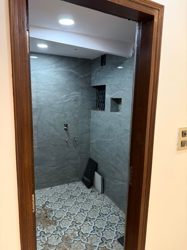 Bathroom, vikas puri 2 Bedroom 80 Sq.Yd. Independent House In Vikas Puri Delhi 9380825