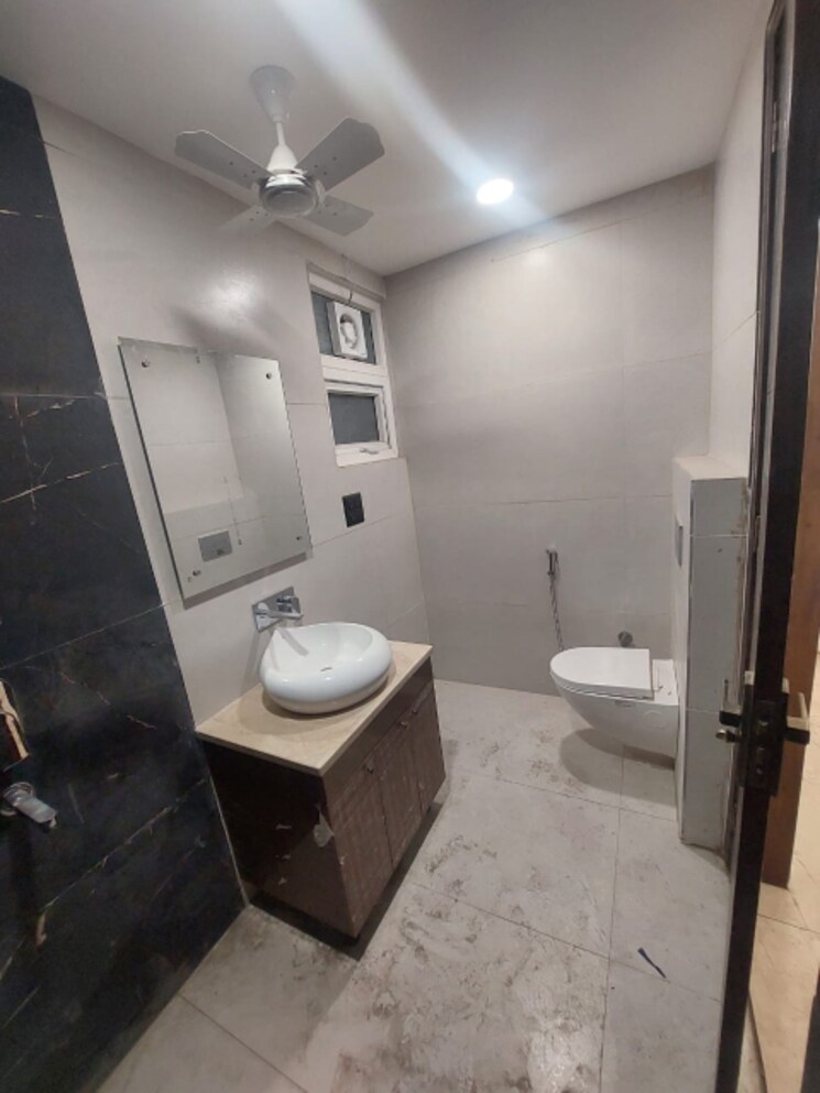 Bathroom, greater kailash ii 3 Bedroom 2700 Sq.Ft. Builder Floor In Greater Kailash ii Delhi 9380832