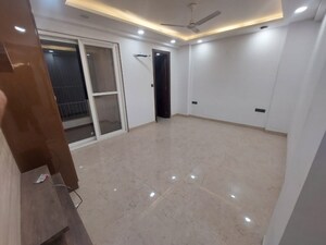 Master Bedroom in 3 BHK Builder Floor at Greater Kailash ii – for Rent