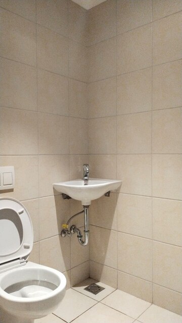 Bathroom in 6 BHK Penthouse at Panchshil Towers, Kharadi – for Sale