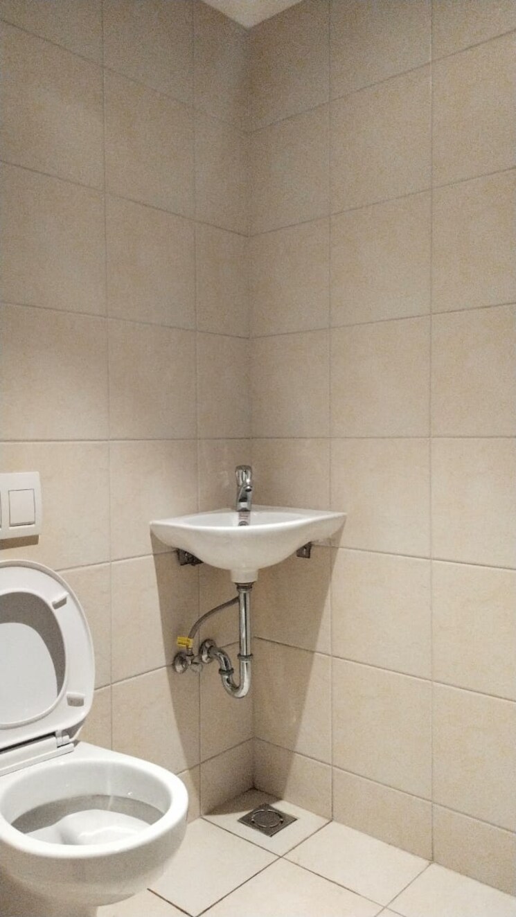 Bathroom, panchshil-towers 6 Bedroom 6214 Sq.Ft. Penthouse In Kharadi Pune 9380847