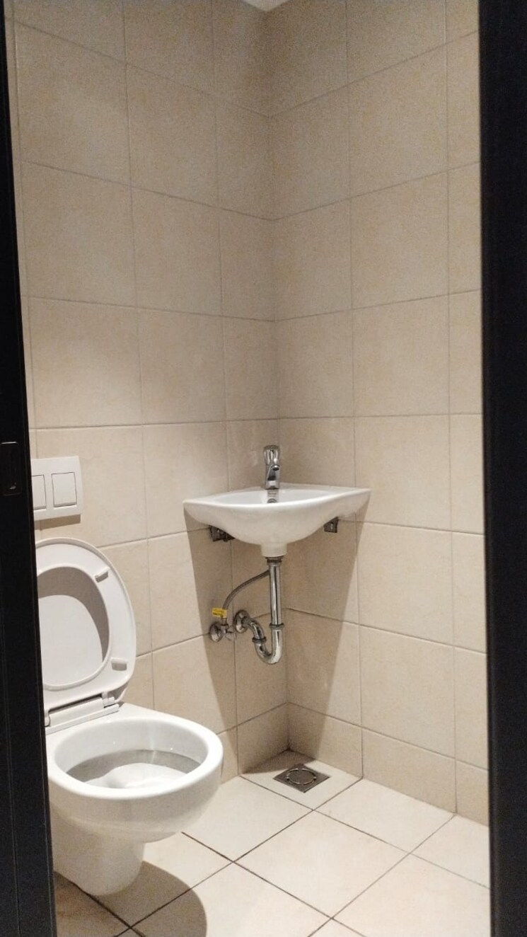 Bathroom, panchshil-towers 6 Bedroom 6214 Sq.Ft. Penthouse In Kharadi Pune 9380847