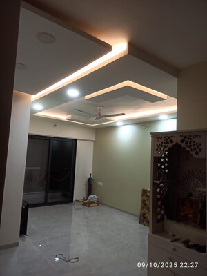 Room in 2 BHK Apartment at Gera Song Of Joy, Kharadi – for Rent