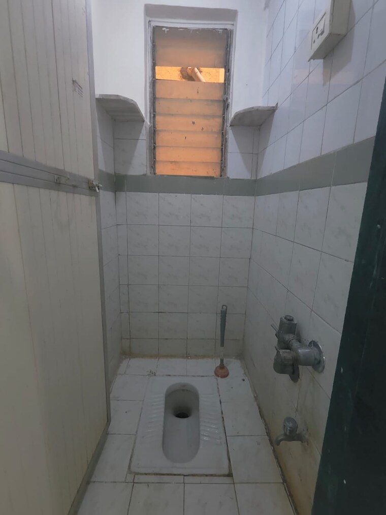 Bathroom, shami-vasant-vihar-chs-ltd 1.5 Bedroom 625 Sq.Ft. Apartment In Vasant Vihar Thane 9380876