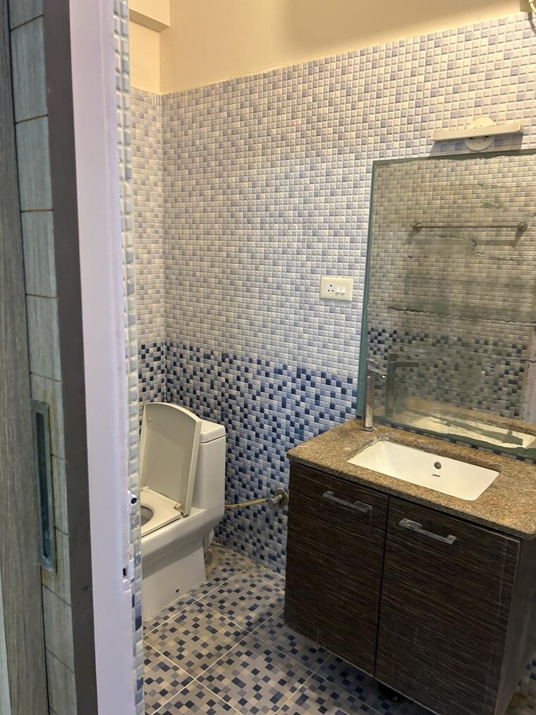 Bathroom, srinis-viviana 3 Bedroom 1680 Sq.Ft. Apartment In Sarjapur Road Bangalore 9380895