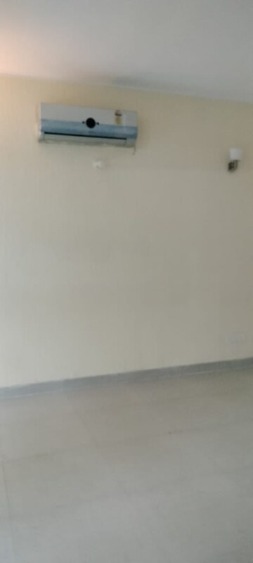 Room in 3 BHK Apartment at Unitech Fresco, Sector 50 – for Rent