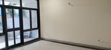 Room in 3 BHK Apartment at Unitech Fresco, Sector 50 – for Rent