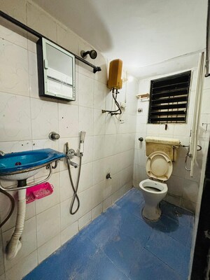 Master Bedroom in 2 BHK Apartment at Seawoods – for Rent