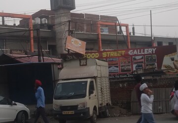 Living Room in  Shop at Vip Road – for Rent