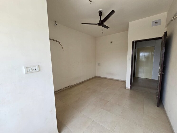 Room, diwalipura Commercial Office Space 200 Sq.Ft. In Diwalipura Vadodara 9380909