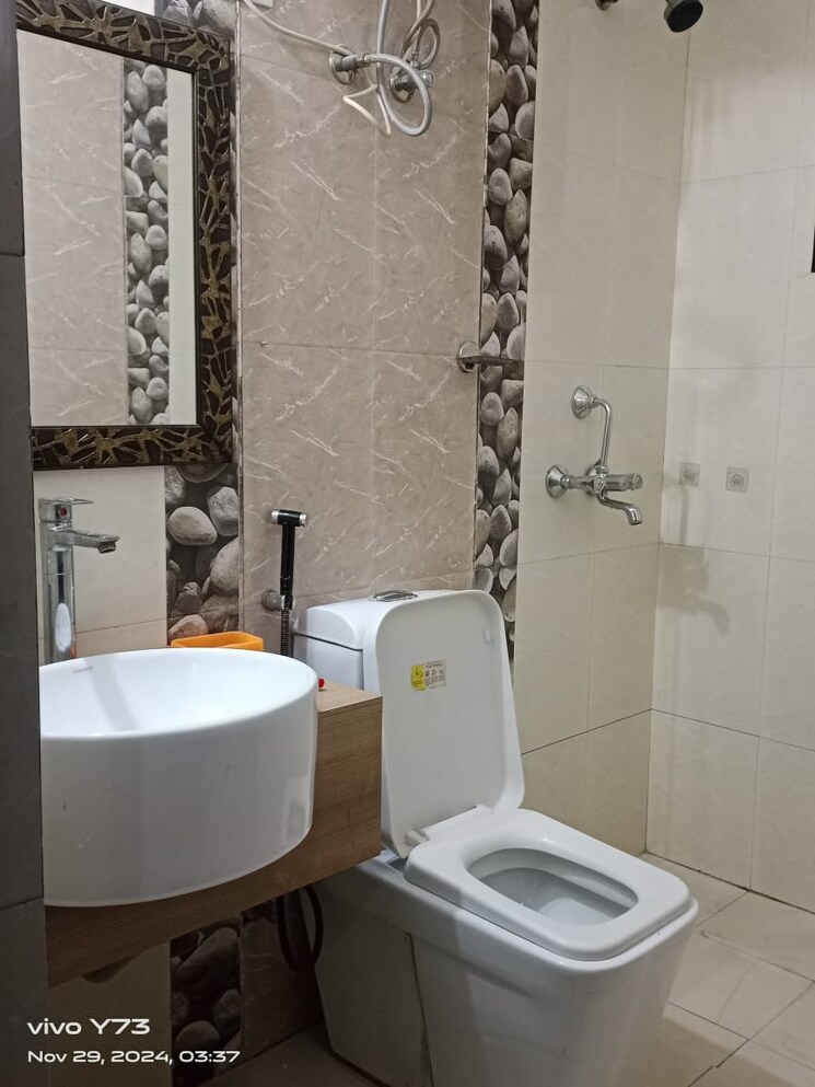 Bathroom, unitech-south-city-ii 3 Bedroom 1750 Sq.Ft. Builder Floor In Sector 50 Gurgaon 9380913