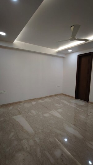 Room in 2 BHK Builder Floor at Amar Colony – for Rent