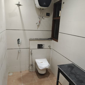 Bathroom in 1 BHK Builder Floor at Saket – for Rent