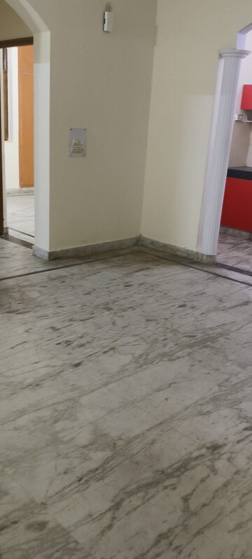 Room in 3 BHK Villa at RWA Apartments Sector 50, Sector 50 – for Rent