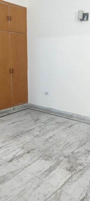 Room in 3 BHK Villa at RWA Apartments Sector 50, Sector 50 – for Rent