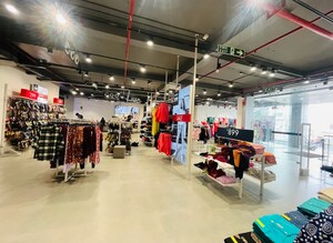  Showroom For Rent in Aliganj